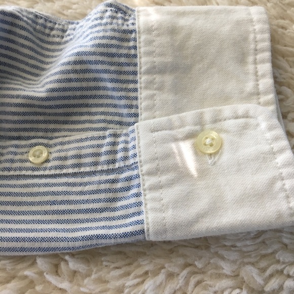 Abercrombie & Fitch Pinstripe 👕 - Picture 4 of 7